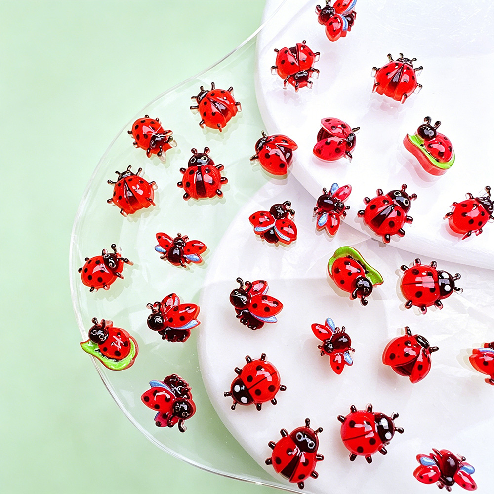 50 Pièces Breloques 3D Mixtes  - Art Craft Ladybug avis et prix